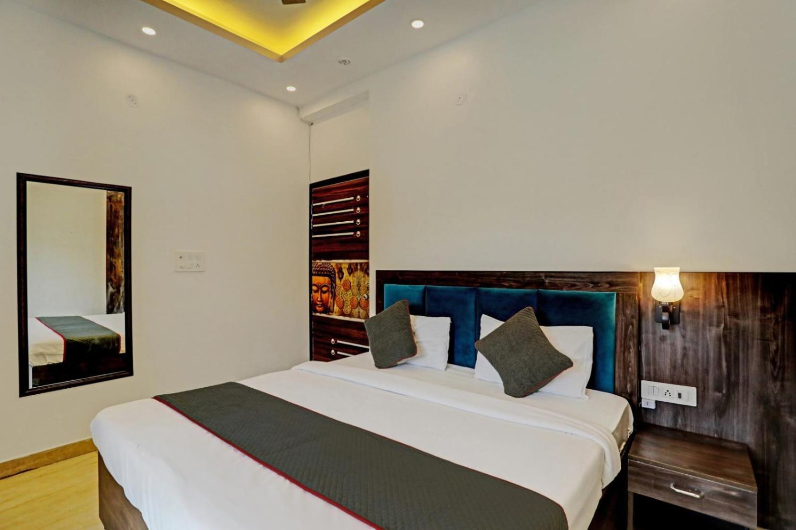 Hotel Golden Prime King Új-Delhi Kültér fotó