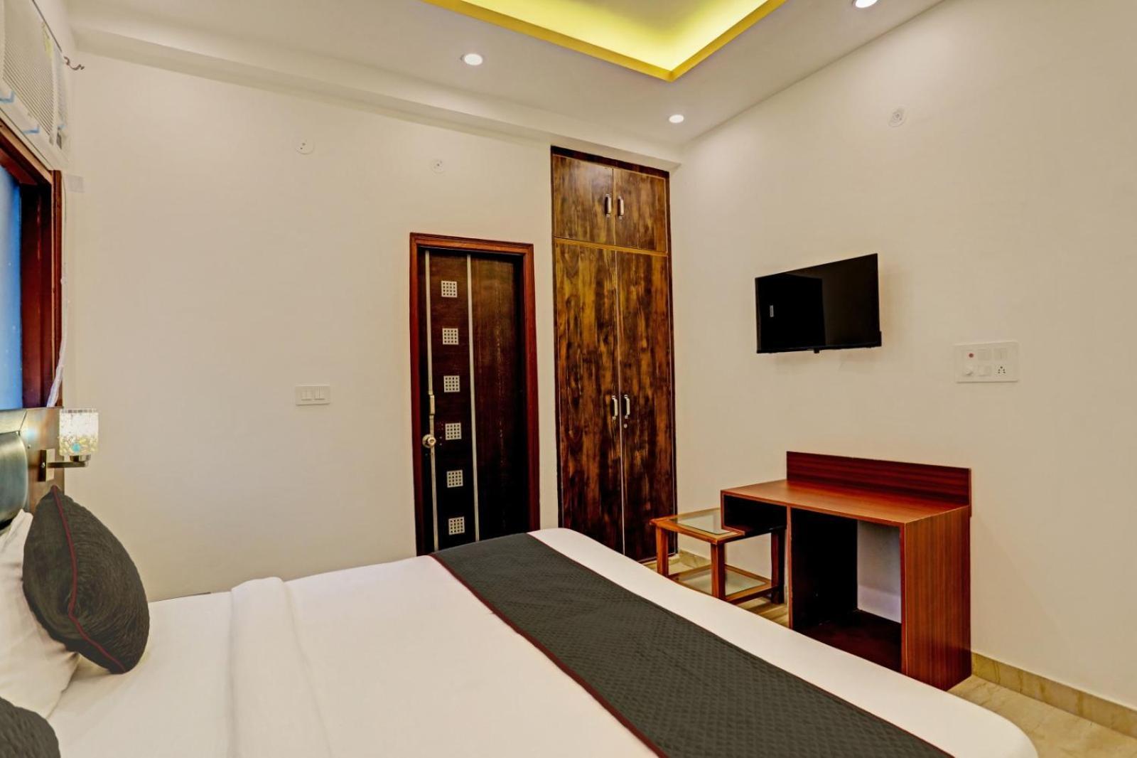 Hotel Golden Prime King Új-Delhi Kültér fotó