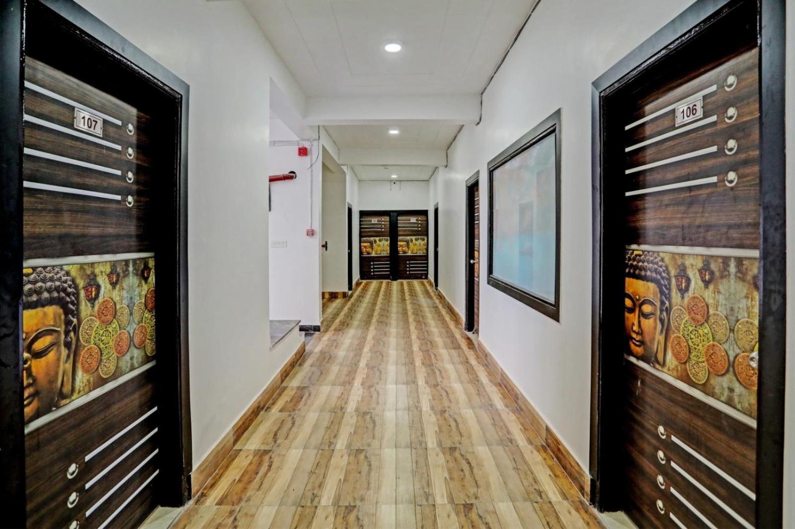 Hotel Golden Prime King Új-Delhi Kültér fotó