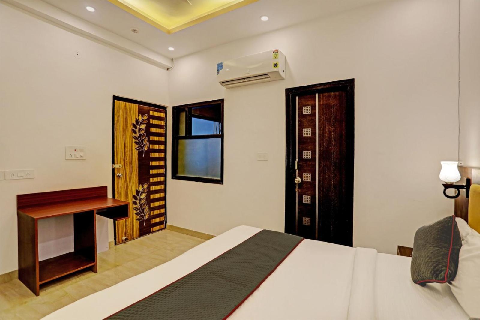 Hotel Golden Prime King Új-Delhi Kültér fotó